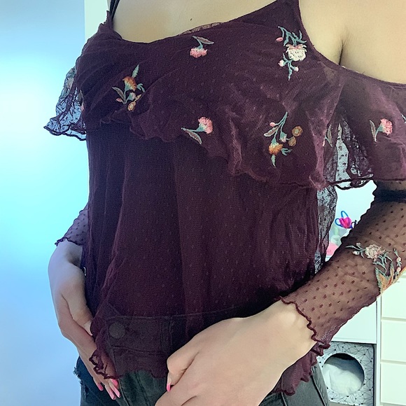 American Eagle Cold Shoulder Embroidered Top - Picture 2 of 4